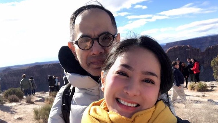 Bunga Zainal dan suami