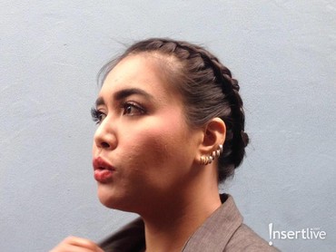 img-title Pekerjaan Lain Denada VS Nadya Mustika Nggak Betah di Medan