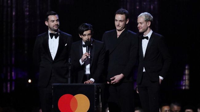 Dalam Brit Awards 2019, band The 1975 membawa pulang piala utama Album of the Year berkat karya mereka, 'A Brief Inquiry into Online Relationships'.