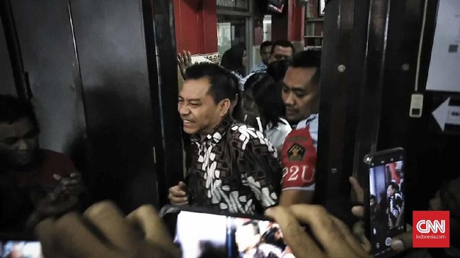 Anang mengaku memberi masukan ke Ahmad Dhani saat membesuknya di Rutan Medaeng agar kuat dalam menjalani proses hukum yang kini tengah menjeratnya.