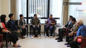 VIDEO: Jokowi Jenguk Ani Yudhoyono di Singapura