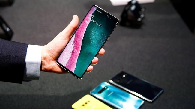 Samsung mulai membuka pemesanan daring untuk tiga varian Galaxy S10 yakni Galaxy S10e, Galaxy S10, dan Galaxy S10 Plus yang dibanderol mulai Rp10,5 juta.