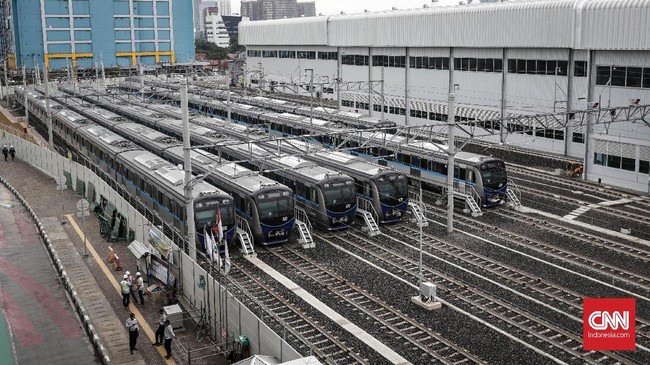 Menjelang diresmikan Presiden Jokowi Minggu (24/3), MRT Jakarta resmi mengantongi berbagai izin pengoperasian sarana, prasarana dan depo pada 21 Maret kemarin.