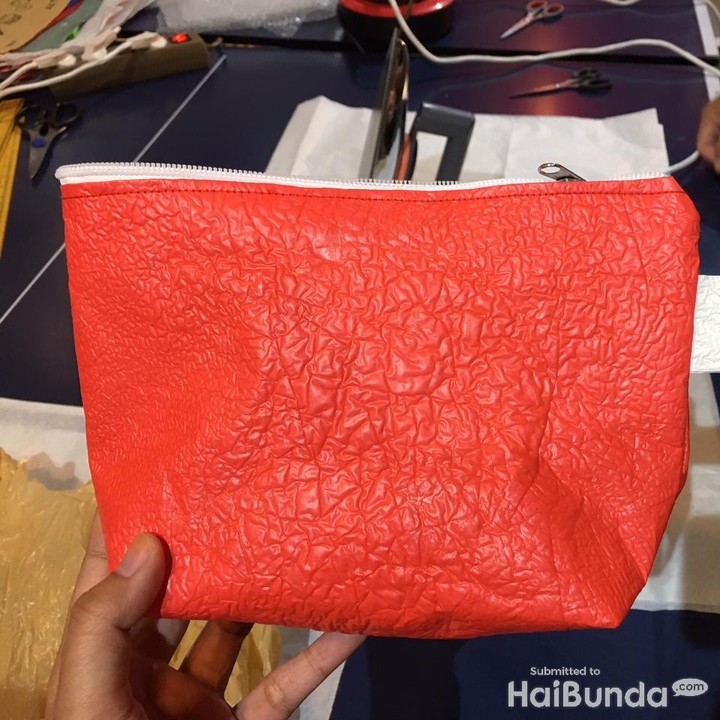 <p>Ini dia hasilnya! Bagus ya, Bun? Bunda bisa memakai resleting atau magnet untuk penutupnya.</p>