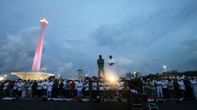 Sekretaris Umum Majelis Ulama Indonesia (MUI) DKI Jakarta Yusuf Aman meminta maaf karena banyak gestur bernuansa politis di Malam Munajat 212, Kamis (21/2).