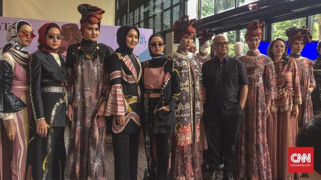 Itang Yunasz dan Dian Pelangi mendapat banyak pelajaran dari ajang New York Fashion Week 2019 yang baru saja diikuti keduanya.