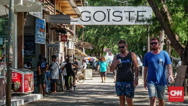 Badan Pusat Statistik (BPS) mencatat jumlah wisatawan asing atau turis masuk ke Indonesia naik 364,31 persen (yoy) menjadi 678,5 ribu pada Oktober 2022.