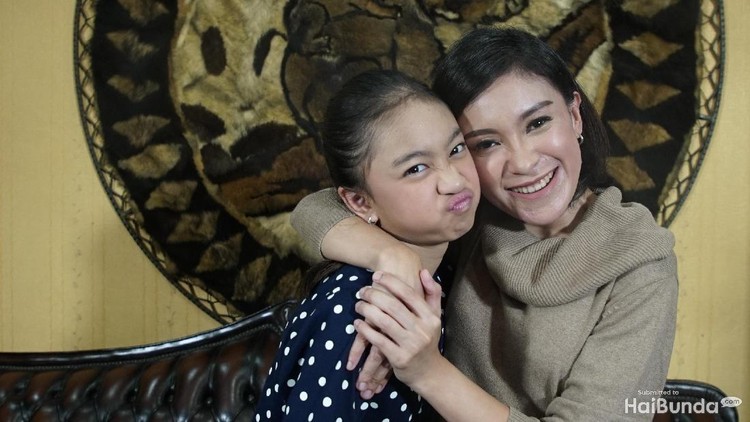 Pernah menangis karena sikap anak, Bun? Ini yang pernah dialami istri Enda 'Ungu' pada sang putri, Zara Leola. Kok bisa ya?