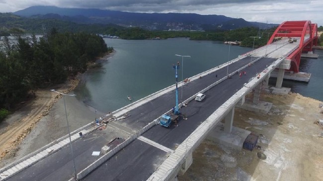 Sejak dilantik pada 2014, Presiden Jokowi menempatkan Papua sebagai salah satu fokus utama dalam program pembangunan infrastruktur nasional.
