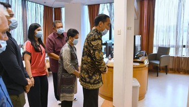 Presiden Jokowi Jenguk Ani Yudhoyono di Singapura