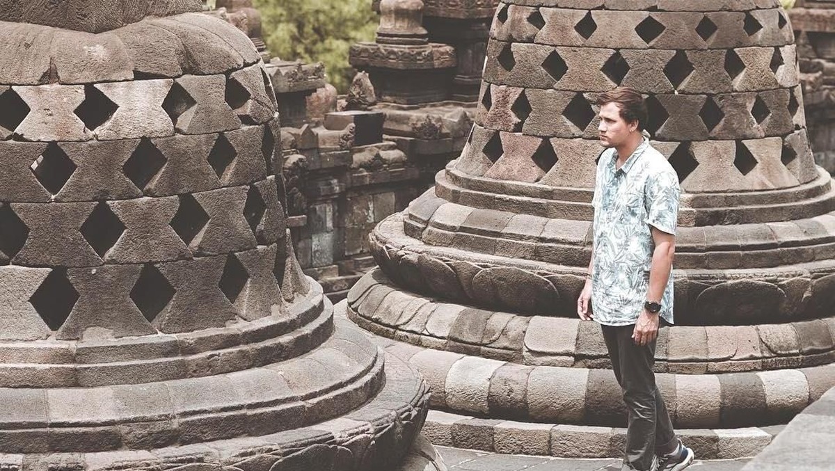 HUT ke 13&comma; Celebrity on Vacation berkeliling Magelang dan Jogja bersama Stuart Collin serta Agatha Valerie&period; Berikut cuplikan foto-foto keseruan mereka&period;