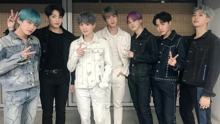 Jadi grup ternama dunia, sudah menjadi salah satu resiko untuk BTS memiliki beberapa fans fanatik. Berikut beberapa kasus sasaeng yang pernah dialami BTS.