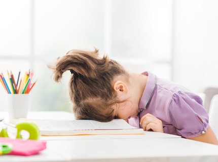 Penyebab dan Cara Mengatasi Anak Ogah Mengerjakan PR