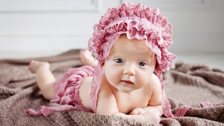 30 Nama Bayi Perempuan Bermakna Saleh Berikut 30 nama perempuan bermakna saleh, yang bisa Bunda sematkan pada sang buah hati sebagai doa.