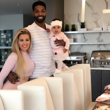 Hamili Wanita Lain, Tristan Thompson Minta Maaf pada Khloe Kardashian
