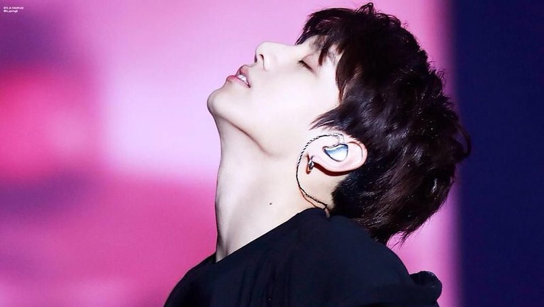 Jadi member termuda, Insertizen pasti penasaran kan dengan fakta-fakta menarik dari Jungkook BTS. Berikut Insertlive rangkum dalam tujuh fakta menarik Jungkook.