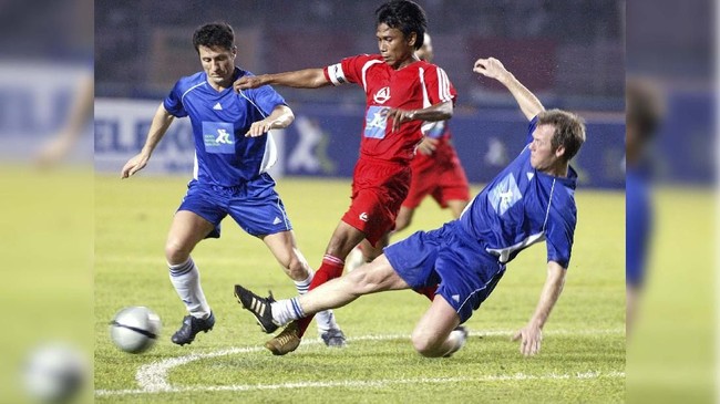 Widodo C. Putro sampai sekarang masih mendapat Rp100 ribu per bulan karena merebut emas SEA Games 1991 dan sepatu gol salto ke gawang Kuwait hingga kini hilang.
