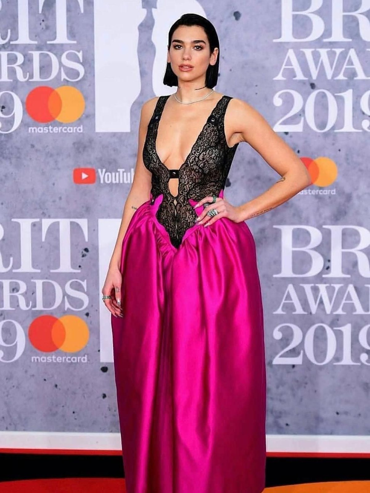 Berlangsung meriah&comma; siapa aja sih seleb yang tampil dengan pakaian terbaik di Brit Awards 2019&quest; Berikut Insertlive sajikan seperti yang dilansir Vanity Fair&period;