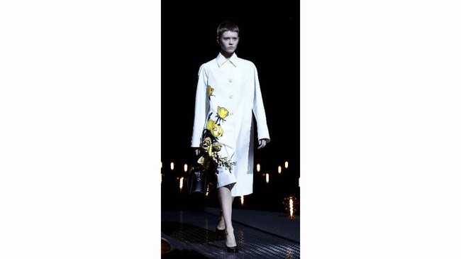 FOTO: Paradoks Dua Sisi Romantis Miuccia Prada