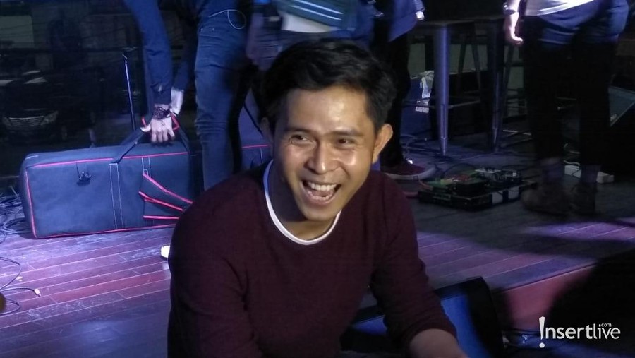Cakra Khan baru saja merilis lagu terbaru bertajuk Adalah Aku. Lagu ini akan menjadi lagu bertema sedih terakhir yang dikeluarkan oleh Cakra.