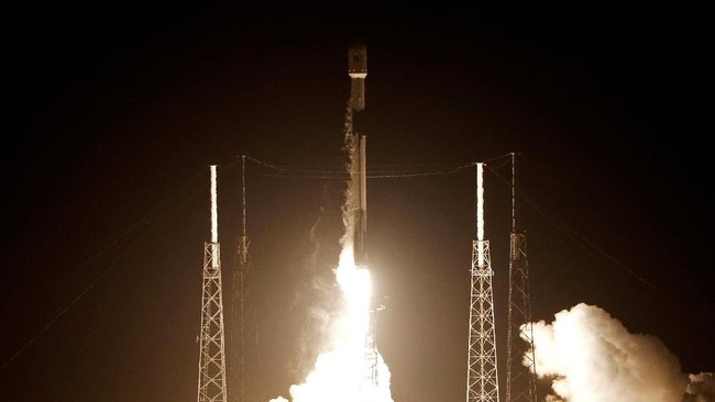 Satelit pengamatan milik Badan Antariksa Eropa (ESA) dikabarkan hampir menabrak pesawat luar angkasa SpaceX pada Selasa (3/9).