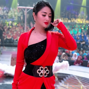 Dewi Perssik Ngamuk Kurbannya Dinyinyiri Netizen