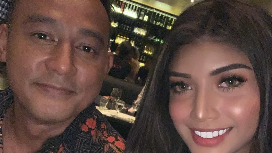 Nikita Mirzani memberikan komentar tentang foto Dipo Latief bersama Millendaru.