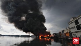 Kapal Pengangkut BBM Terbakar di Maluku Tengah