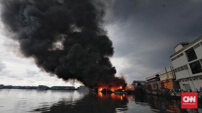 Polisi menyebut tidak ada korban jiwa dalam insiden kebakaran kapal di Maluku Tengah. Namun kerugian ditaksir sebesar Rp350 juta.