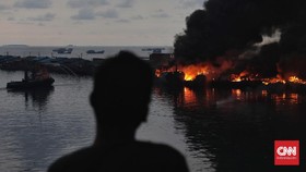 Belasan Kapal Terbakar di Indramayu
