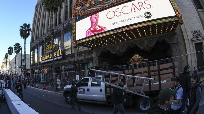 Sutradara Nia Dinata memaparkan pengalamannya ketika Ca Bau Kan mewakili Indonesia di Academy Awards 2002 dan pandangannya tentang peran negara.