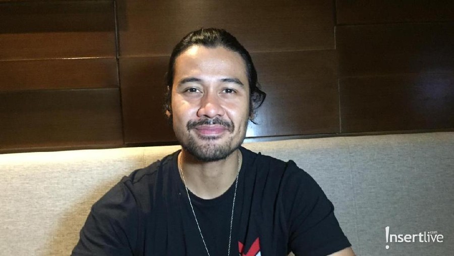 Chicco Jerikho mengaku ketagihan bermain film action. Di film action pertamanya, Chicco ditantang untuk beradegan fighting dengan 12 orang sekaligus.