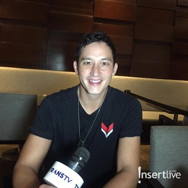 Mike Lewis Jadi Tentara di 'Foxtrot Six', Anak Bangga