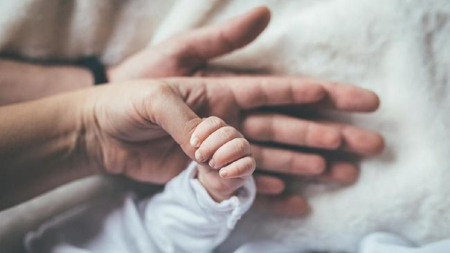 Bayi Terkecil di Dunia, Terlahir Hanya Seukuran Telapak Tangan