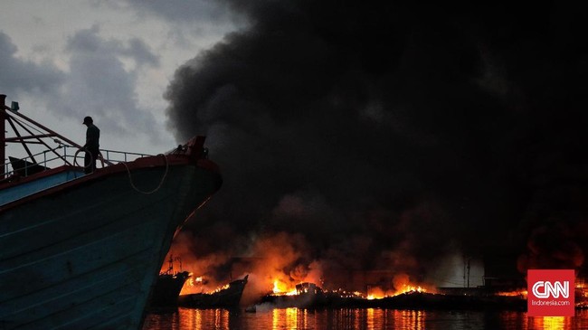 Data Kepala Pelabuhan menyebutkan setidaknya ada 34 unit kapal yang terbakar. Sementara kerugian satu kapal diperkirakan mencapai Rp4 miliar.