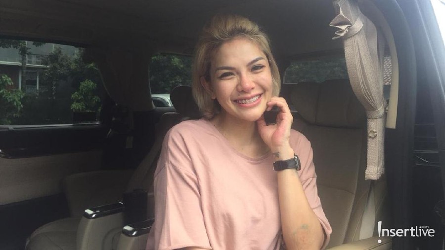 Sudah memasuki usia kehamilan tujuh bulan, Nikita Mirzani merencanakan untuk melahirkan di luar negeri.