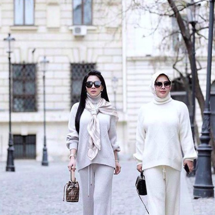 <p>Jika Bunda mengikuti <a href="https://hot.detik.com/celeb/d-4440444/syahrini-akan-nikah-dengan-reino-barack-nikita-mirzani-benar-kan-mulut-gue" target="_blank">Syahrini</a> di akun Instagram-nya, pasti tak asing dengan sosok sang adik, Aisyahrani. (Foto: Instagram @syh55)</p>