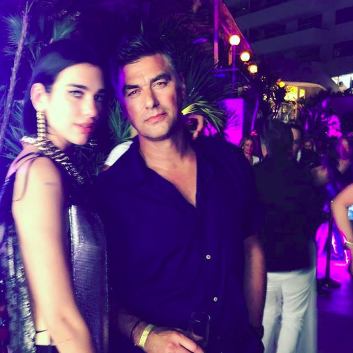 <p>Jangan salah, terjunnya <a href="https://wolipop.detik.com/celeb-style/d-4438281/foto-bergaun-seksi-dua-lipa-tebar-pesona-di-brit-awards-2019" target="_blank">Dua Lip</a>a di industri kreatif karena ayahnya sendiri merupakan pelaku kreatif. Dukagjin adalah pendiri dan CEO sebuah agensi. (Foto: Instagram @dukagjinlipa)</p>