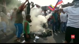 VIDEO: Warga Venezuela Rusuh Tuntut Bantuan Kemanusiaan
