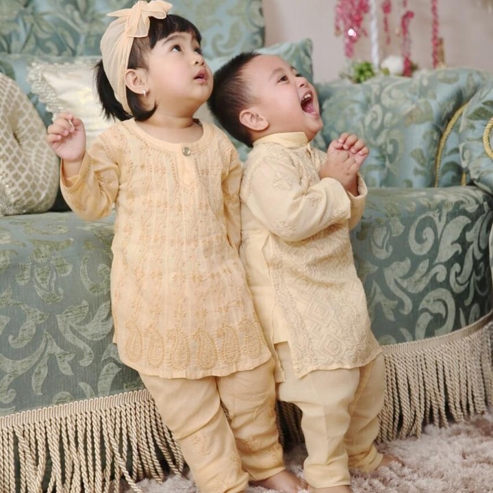 <p>Lagi kompak lihat ke mana sih? Kelihatannya seru banget. (Foto: Instagram @syh55)<br /><br /></p>