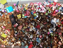 Putus dari Pacar, Wanita Ini Bongkar Gembok Cinta di Namsan Tower