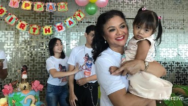 img-title Mantan Istri Willy Dozan Datang di Pesta Ulang Tahun Anak