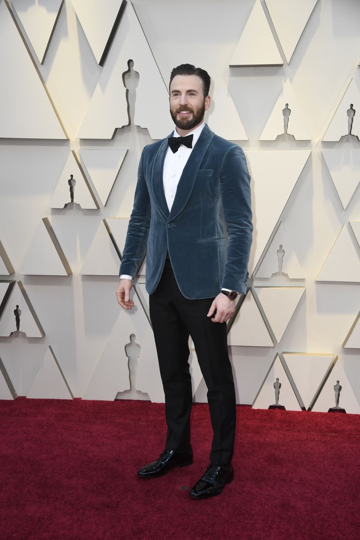 Eksplorasinya dalam hal fashion terlihat di Oscar 2019. Dimana aktor berusia 41 tahun tersebut tampil elegan memakai jas berbahan velvet warna teal.Foto: Frazer Harrison/Getty Images
