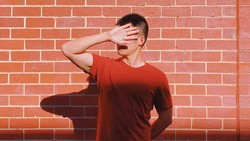 Kenali Sejak Awal, Ini 10 Ciri-ciri Cowok Red Flag