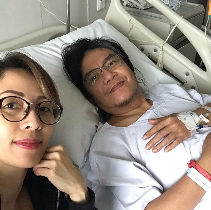 <p>Saat Ari sakit, sebisa mungkin Vita selalu menemani. (Foto: Instagram/ @vitta_dessy)</p>