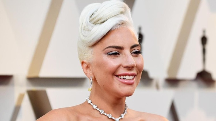Lagu yang dibawakan Lady Gaga 'Shallow' menyabet Oscar 2019 untuk kategori best original song. Ada pesan dari Lady Gaga yang bisa menginspirasi anak lho.