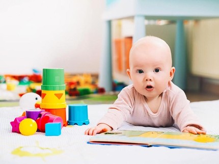Manfaat Membacakan Buku Cerita untuk Bayi