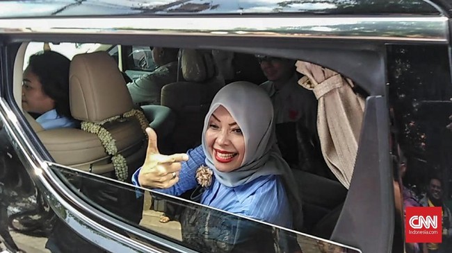 Kedatangan Nur Asia Uno juga sekaligus untuk bersilaturahim dengan istri Dhani, Mulan Jameela.