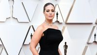 Rahasia Ashley Graham Jaga Mental Tetap Sehat: Bercinta Aja!