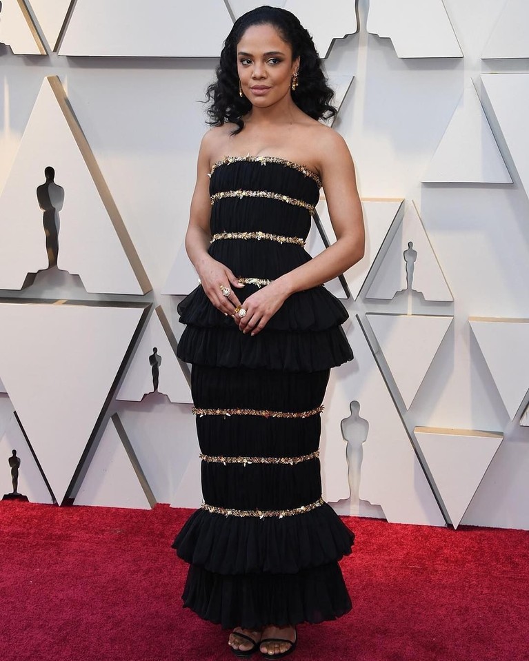 6 Gaun Terbaik Oscar 2019, Mana Favoritmu? Karpet merah Oscar 2019 jadi ajang bergengsi para selebriti bergaya. Seperti dikutip dari Harper Bazaar, berikut enam gaun terbaik Oscar 2019.